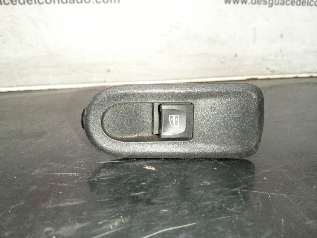 MANDO ELEVALUNAS TRASERO DERECHO