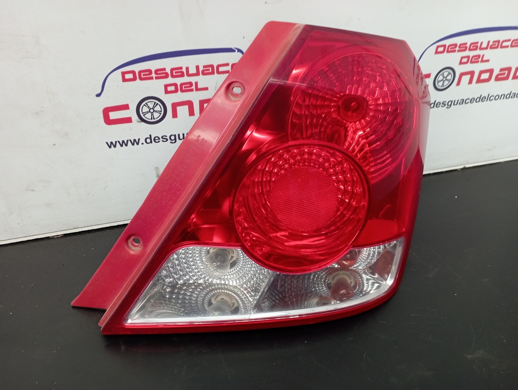 PILOTO TRASERO DERECHO