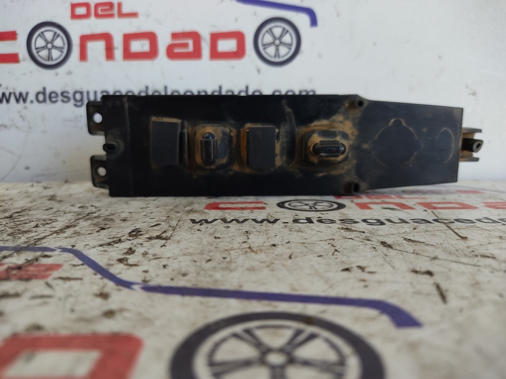 MANDO ELEVALUNAS DELANTERO DERECHO