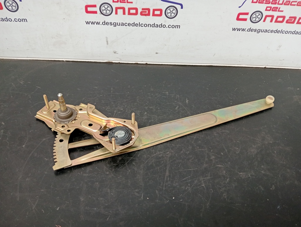 ELEVALUNAS DELANTERO DERECHO