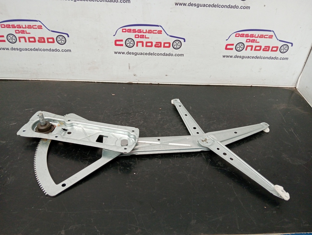 ELEVALUNAS DELANTERO DERECHO