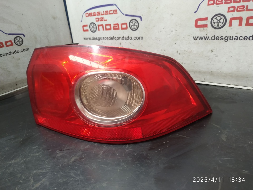 PILOTO TRASERO DERECHO
