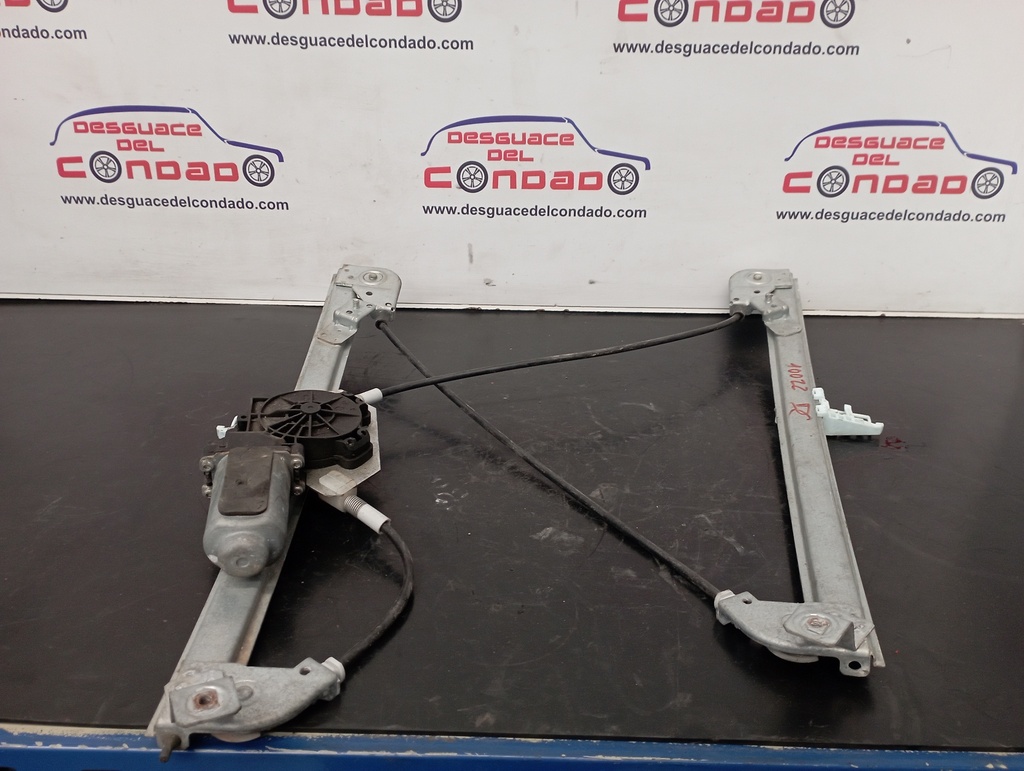 ELEVALUNAS DELANTERO DERECHO