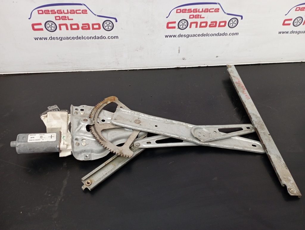 ELEVALUNAS DELANTERO DERECHO