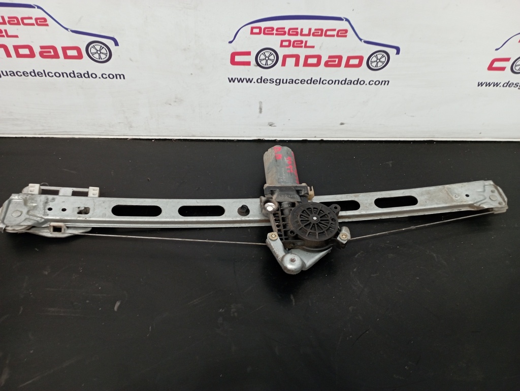 ELEVALUNAS DELANTERO DERECHO