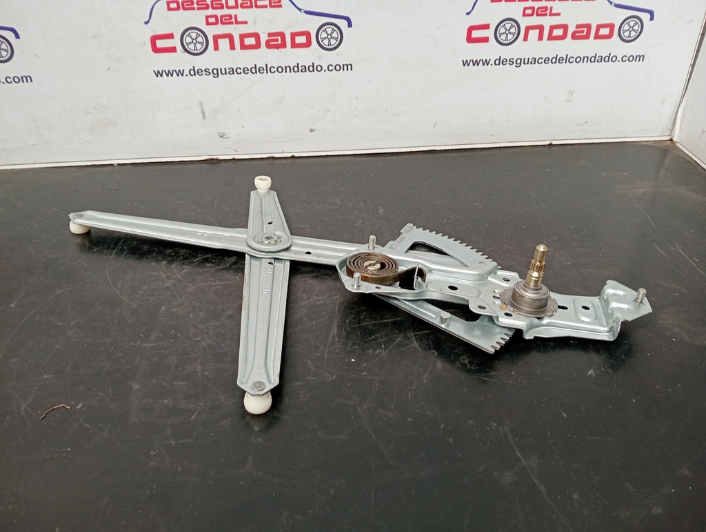 ELEVALUNAS DELANTERO DERECHO