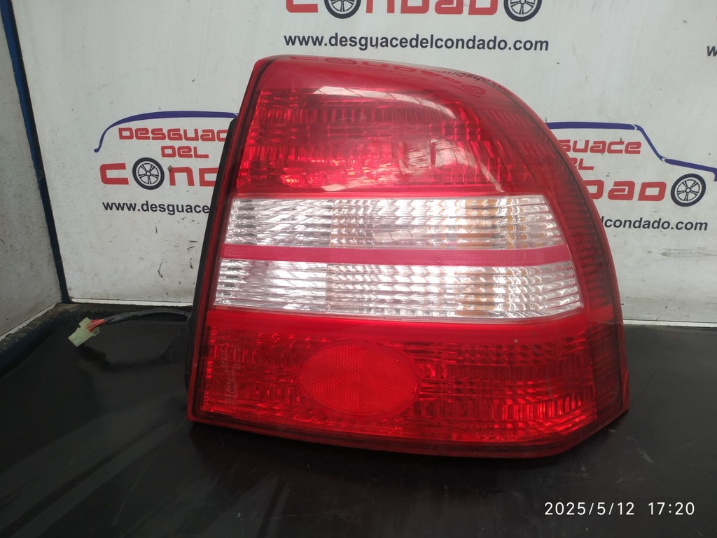 PILOTO TRASERO DERECHO