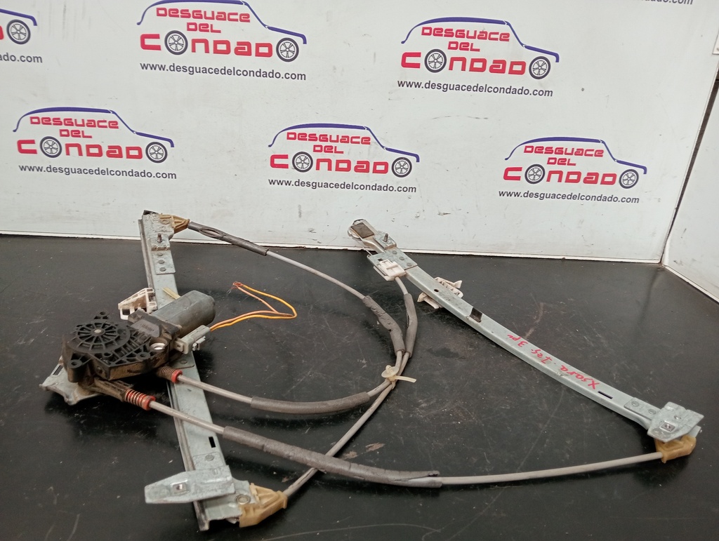 ELEVALUNAS DELANTERO IZQUIERDO