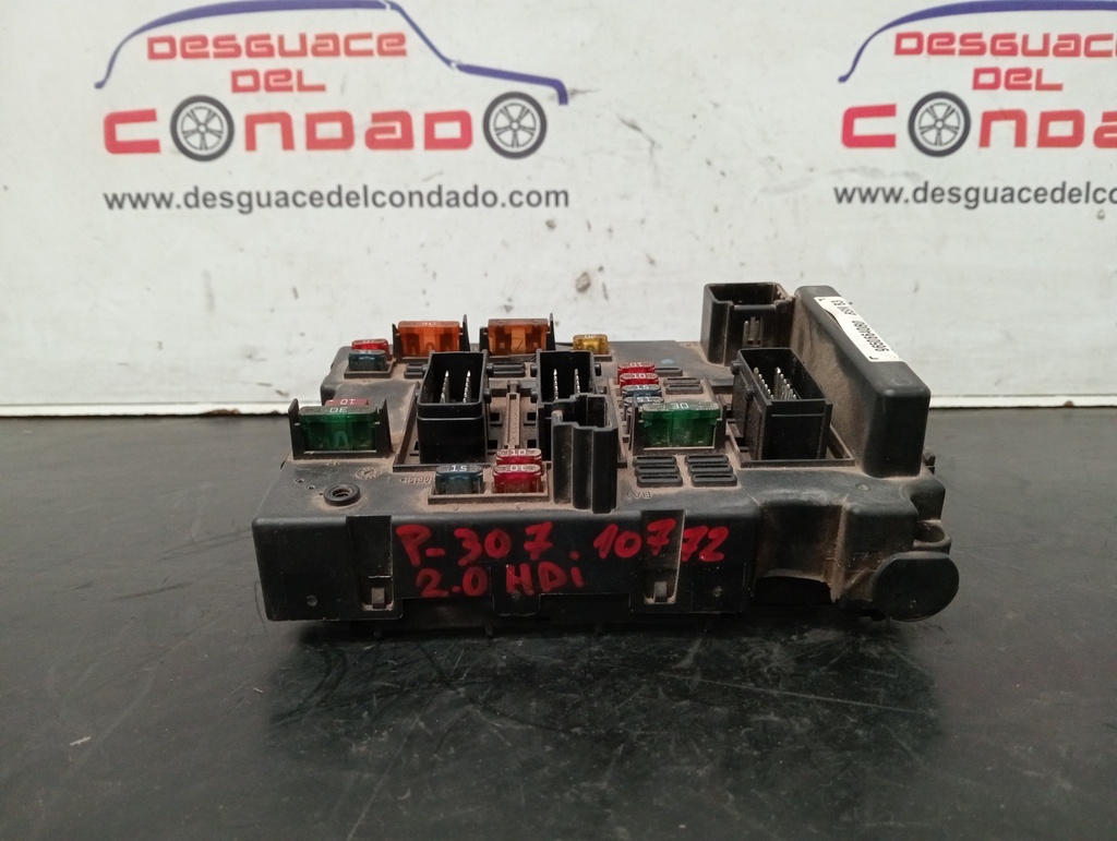 CAJA RELES / FUSIBLES