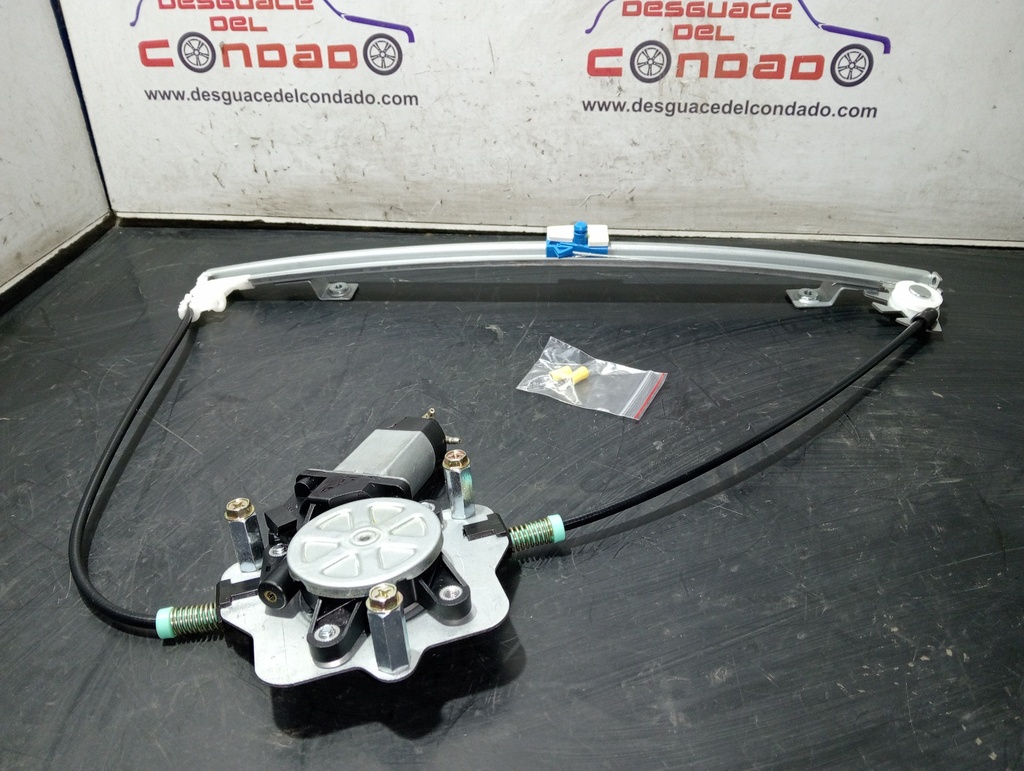 ELEVALUNAS DELANTERO DERECHO