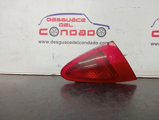 [155304] PILOTO TRASERO IZQUIERDO INTERIOR