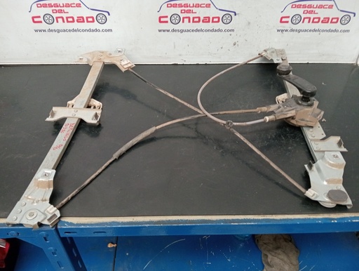 [143101] ELEVALUNAS DELANTERO DERECHO